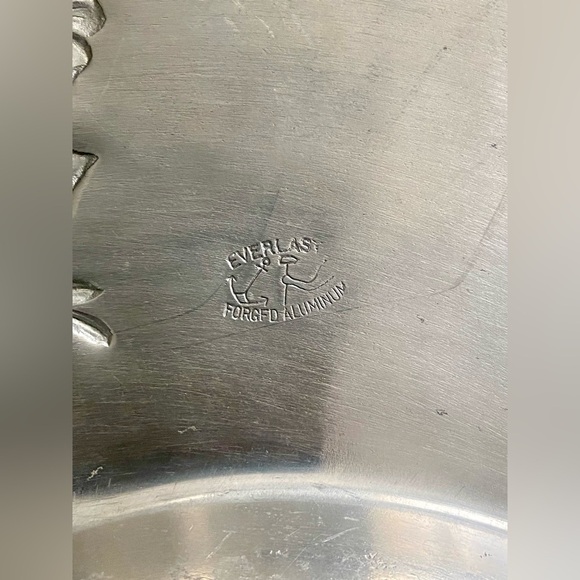 Elegant Designed Aluminum Floral Embossed Charger Plates. Vintage. Large sizes - Picture 7 of 7